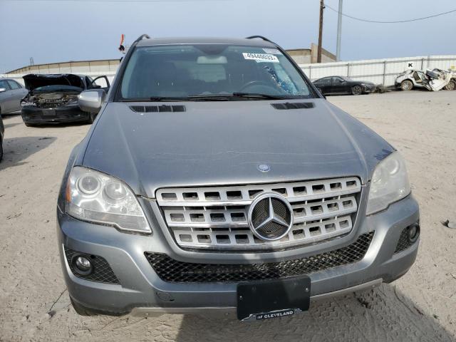 4JGBB8GB3AA557579 - 2010 MERCEDES-BENZ ML 350 4MATIC GRAY photo 5