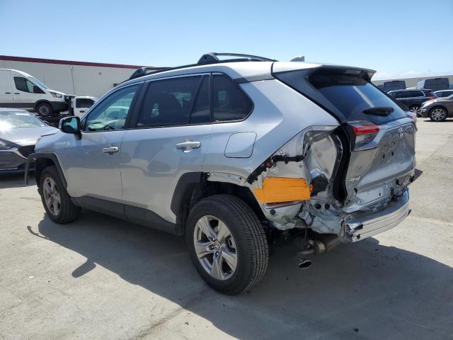 2T3W1RFV8NC210428 - 2022 TOYOTA RAV4 XLE GRAY photo 2