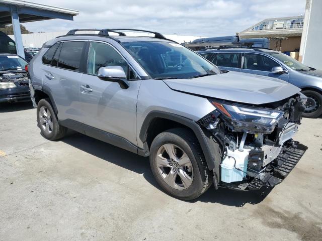 2T3W1RFV8NC210428 - 2022 TOYOTA RAV4 XLE GRAY photo 4