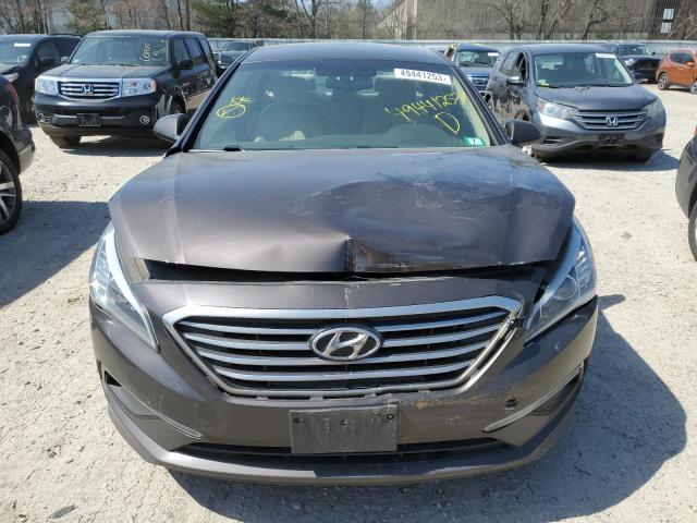 5NPE24AF3FH216477 - 2015 HYUNDAI SONATA SE BROWN photo 5