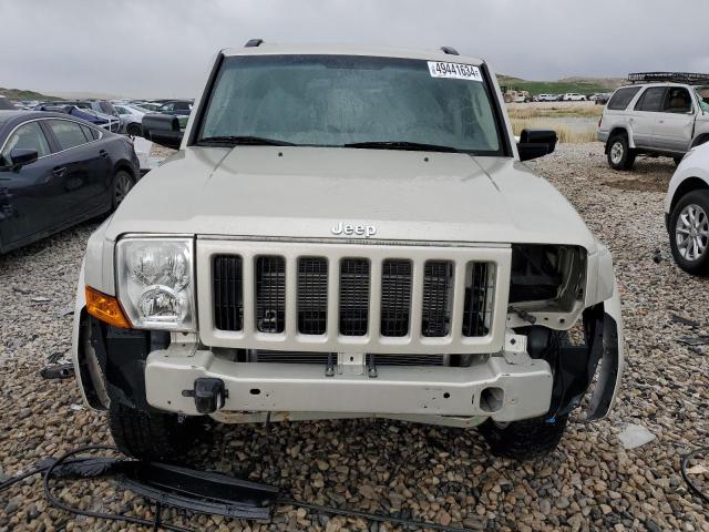 1J8HG48NX6C364786 - 2006 JEEP COMMANDER BEIGE photo 5