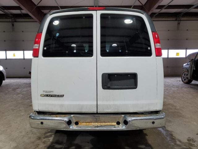 1GAWGEFP1J1332685 - 2018 CHEVROLET EXPRESS G2 LS WHITE photo 6