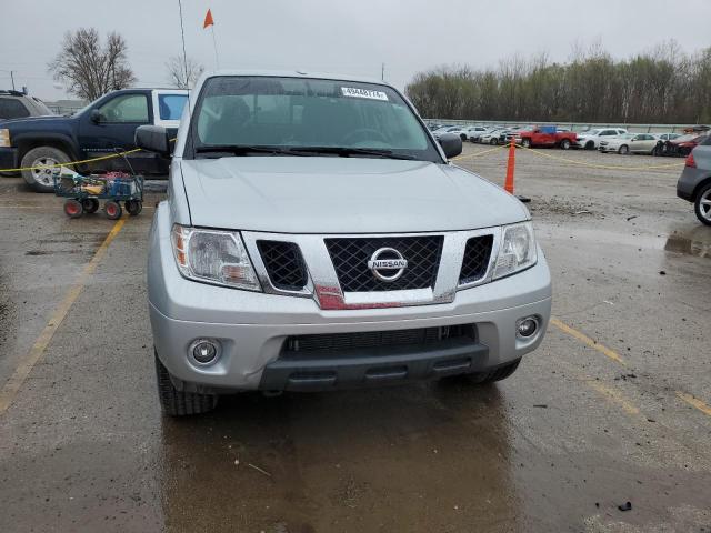 1N6DD0EV2JN730990 - 2018 NISSAN FRONTIER S SILVER photo 5