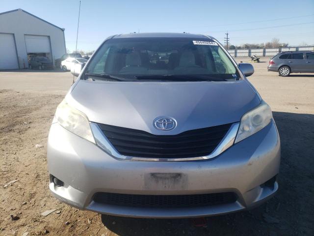 5TDKK3DC8CS195307 - 2012 TOYOTA SIENNA LE SILVER photo 5