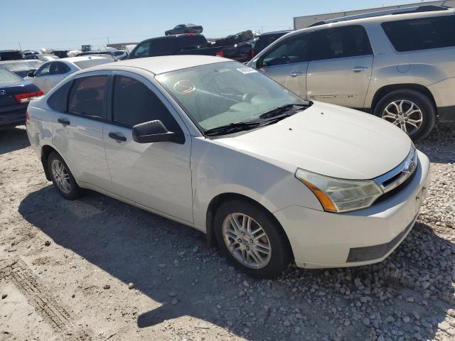 1FAHP35NX9W250284 - 2009 FORD FOCUS SE WHITE photo 4