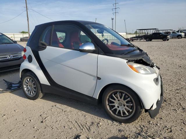 WMEEJ3BA7BK421409 - 2011 SMART FORTWO PURE WHITE photo 4