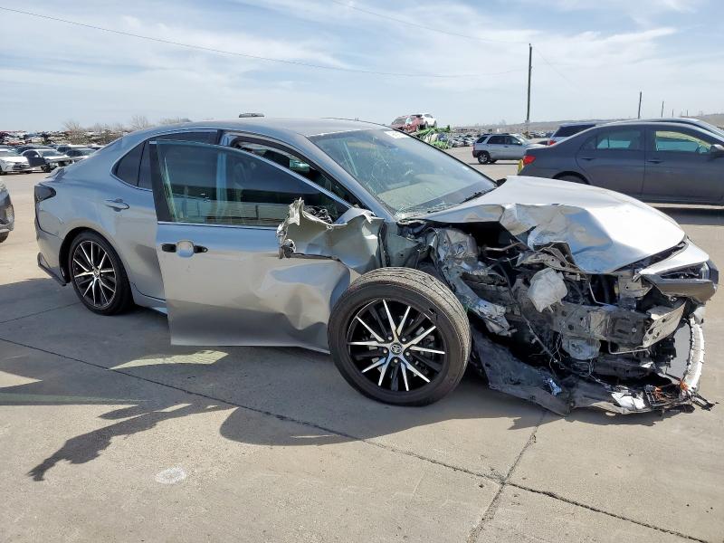 4T1G11AK5PU720572 - 2023 TOYOTA CAMRY SE NIGHT SHADE SILVER photo 4