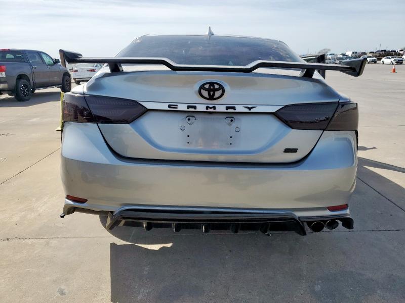 4T1G11AK5PU720572 - 2023 TOYOTA CAMRY SE NIGHT SHADE SILVER photo 6