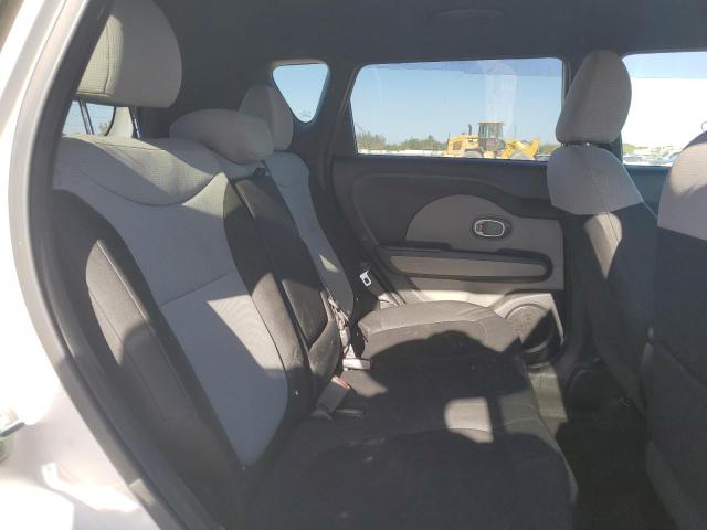 KNDJN2A27E7086889 - 2014 KIA SOUL WHITE photo 10