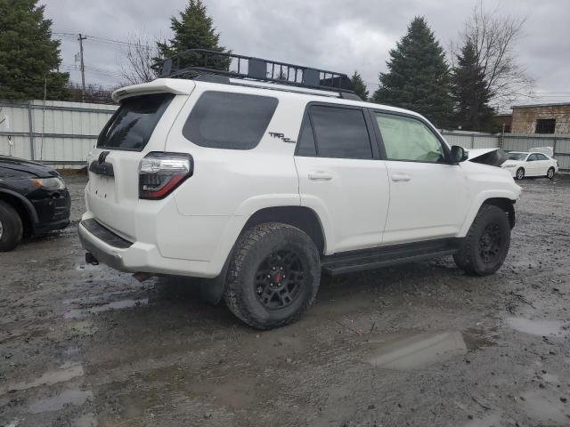 JTEBU5JR6J5595024 - 2018 TOYOTA 4RUNNER SR5/SR5 PREMIUM WHITE photo 3