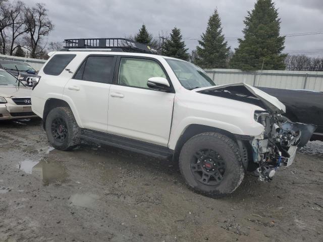 JTEBU5JR6J5595024 - 2018 TOYOTA 4RUNNER SR5/SR5 PREMIUM WHITE photo 4