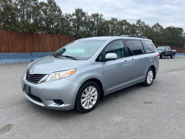 5TDJK3DCXBS013973 - 2011 TOYOTA SIENNA LE SILVER photo 2