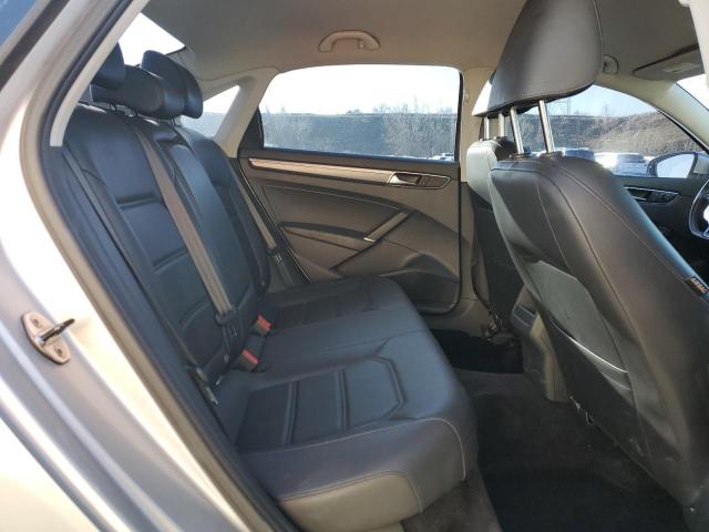 1VWDT7A39HC008583 - 2017 VOLKSWAGEN PASSAT R-LINE Silber Foto 10