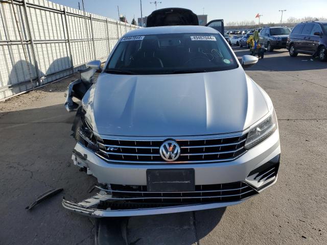 1VWDT7A39HC008583 - 2017 VOLKSWAGEN PASSAT R-LINE Silber Foto 5