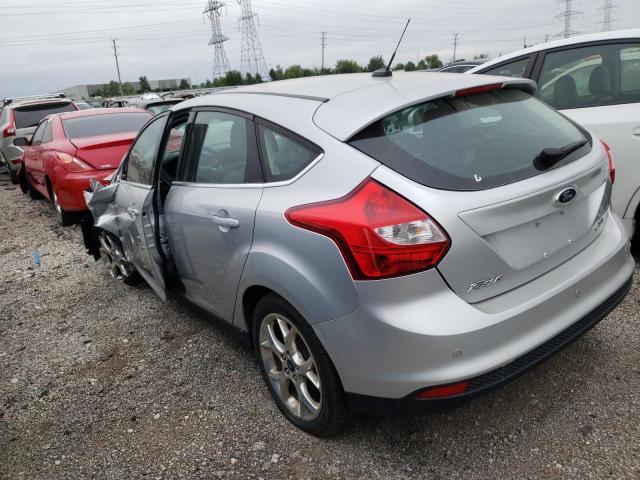 1FAHP3M21CL399750 - 2012 FORD FOCUS SEL SILVER photo 2