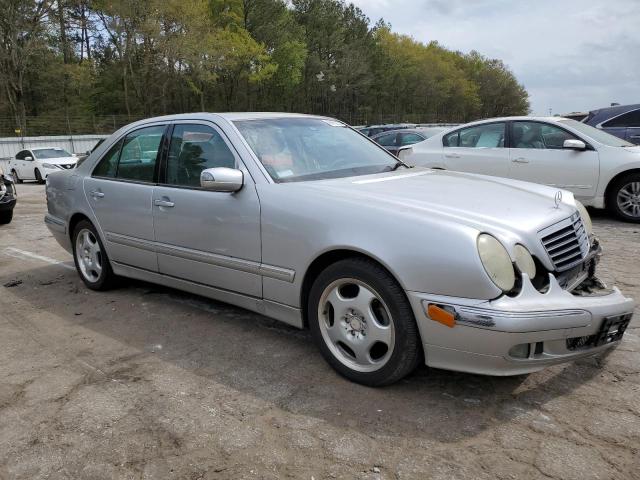 WDBJF70J01X055639 - 2001 MERCEDES-BENZ E 430 SILVER photo 4