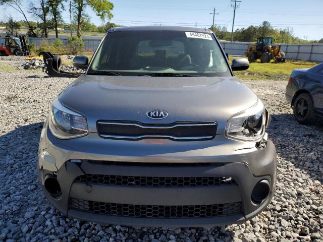 KNDJN2A20J7586063 - 2018 KIA SOUL GRAY photo 5