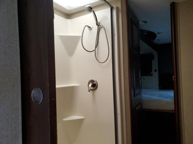 5SFBG4122FE289063 - 2015 HEARTLAND LANDMARK TWO TONE photo 9