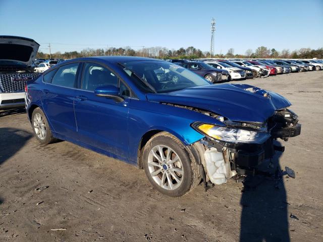 3FA6P0H71HR226251 - 2017 FORD FUSION SE BLUE photo 4