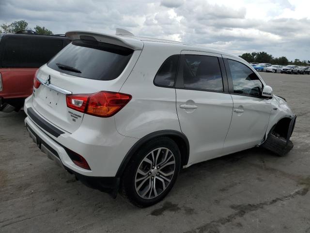 JA4AP3AW8JU021364 - 2018 MITSUBISHI OUTLANDER ES WHITE photo 3