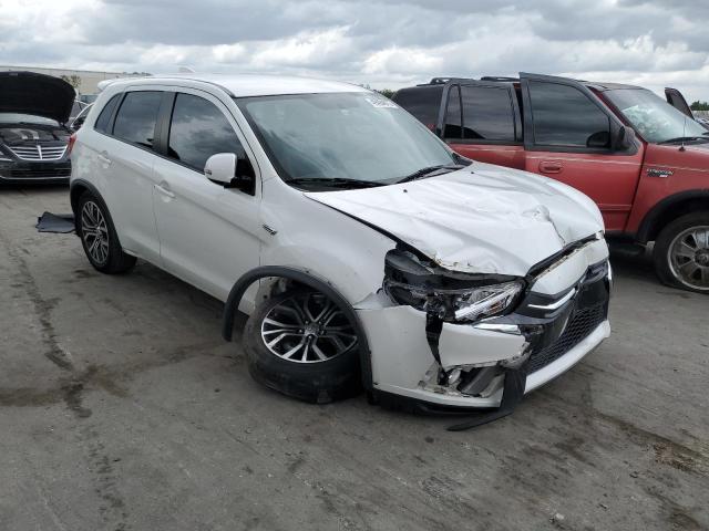 JA4AP3AW8JU021364 - 2018 MITSUBISHI OUTLANDER ES WHITE photo 4