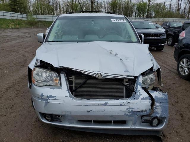 2A4RR5D13AR315647 - 2010 CHRYSLER TOWN & COU TOURING ვერცხლისფერი ფოტო 5