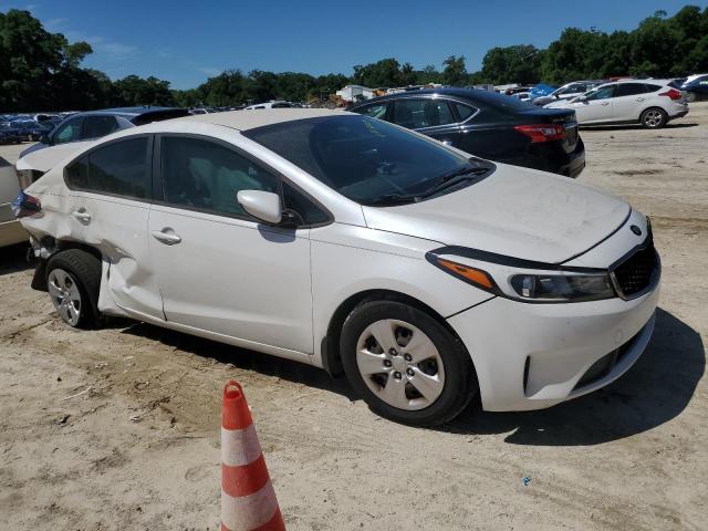 3KPFL4A7XHE102025 - 2017 KIA FORTE LX WHITE photo 4