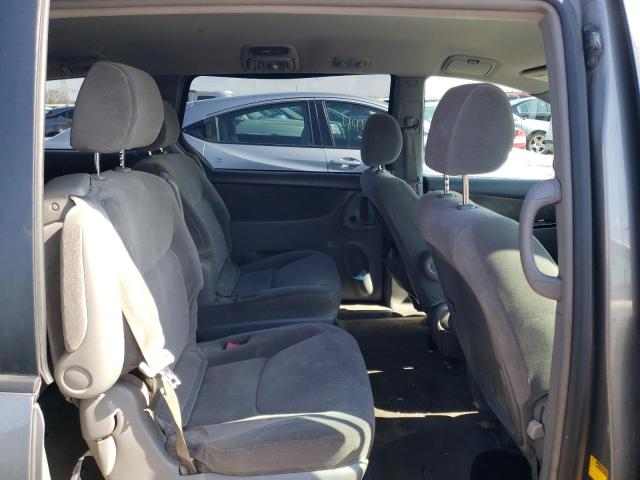 5TDZA23C64S053990 - 2004 TOYOTA SIENNA CE GRAY photo 11