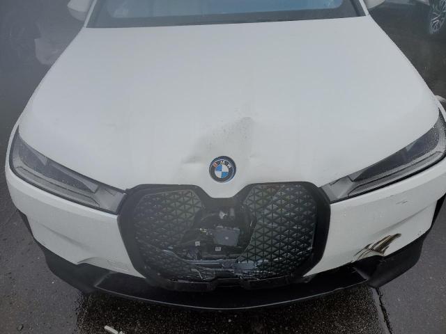 WB523CF04RCR15921 - 2024 BMW IX XDRIVE50 WHITE photo 12