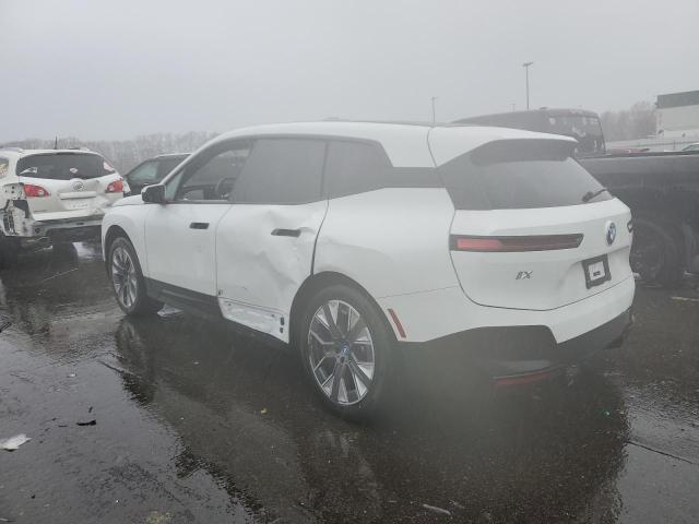 WB523CF04RCR15921 - 2024 BMW IX XDRIVE50 WHITE photo 2