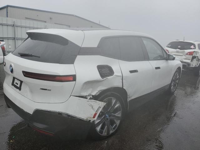 WB523CF04RCR15921 - 2024 BMW IX XDRIVE50 WHITE photo 3