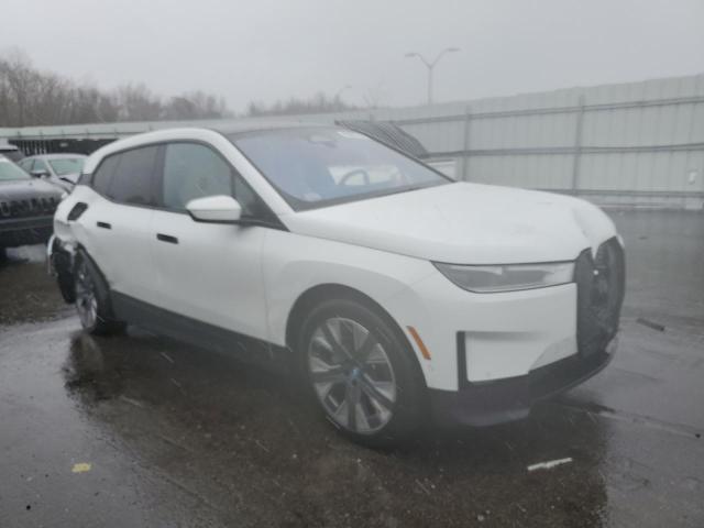 WB523CF04RCR15921 - 2024 BMW IX XDRIVE50 WHITE photo 4