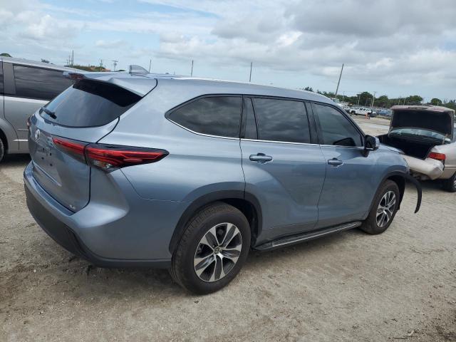 5TDHZRAH0NS133511 - 2022 TOYOTA HIGHLANDER XLE BLUE photo 3