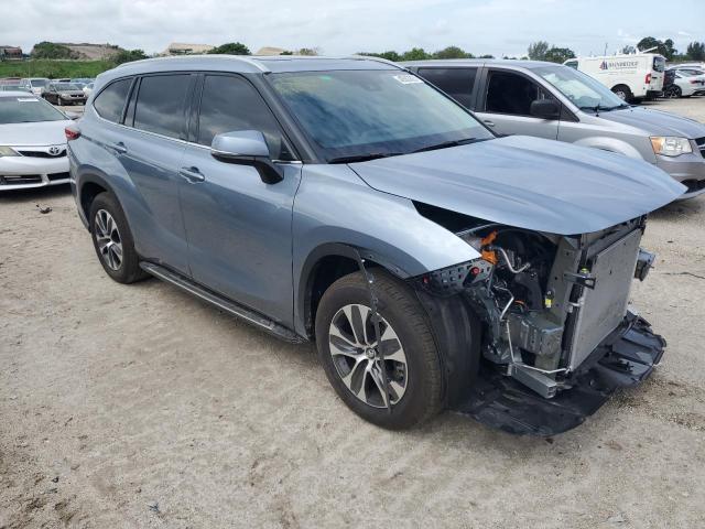 5TDHZRAH0NS133511 - 2022 TOYOTA HIGHLANDER XLE BLUE photo 4