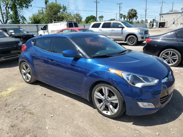 KMHTC6AD4HU320382 - 2017 HYUNDAI VELOSTER BLUE photo 4