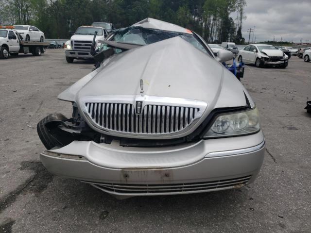 1LNHM81W13Y703987 - 2003 LINCOLN TOWN CAR EXECUTIVE SILVER photo 5