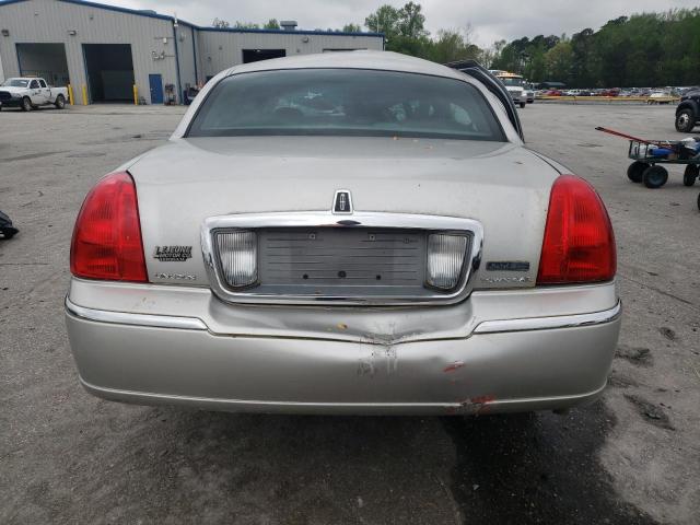 1LNHM81W13Y703987 - 2003 LINCOLN TOWN CAR EXECUTIVE SILVER photo 6