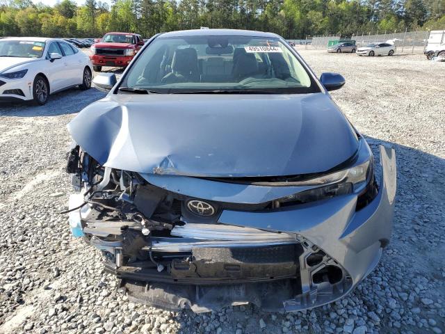 5YFEPMAE9NP295678 - 2022 TOYOTA COROLLA LE BLUE photo 5