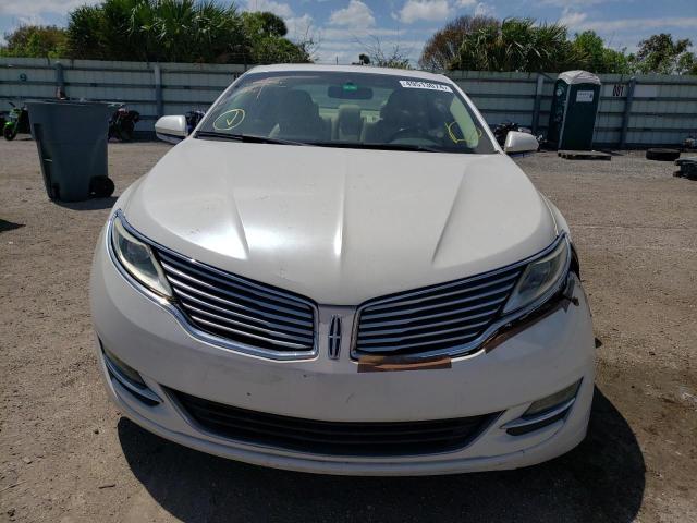 3LN6L2J96DR802337 - 2013 LINCOLN MKZ WHITE photo 5