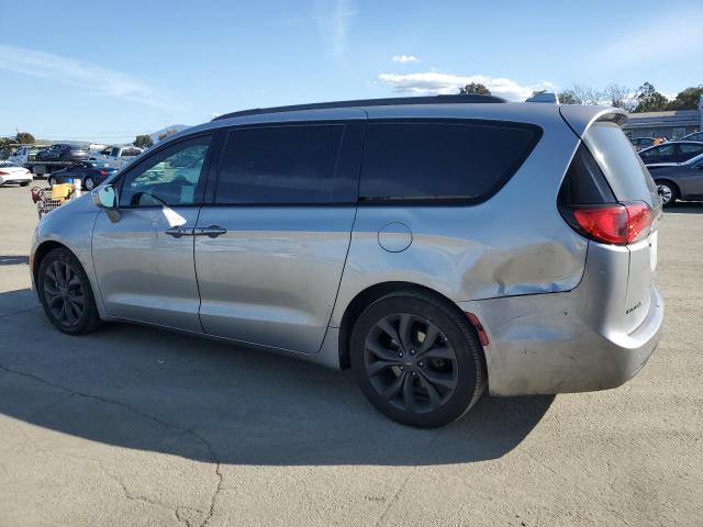 2C4RC1EG7JR198268 - 2018 CHRYSLER PACIFICA TOURING L PLUS SILVER photo 2