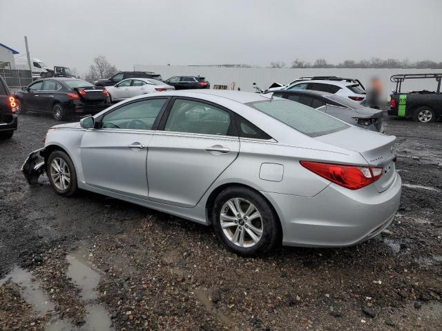 5NPEB4AC8DH777275 - 2013 HYUNDAI SONATA GLS SILVER photo 2