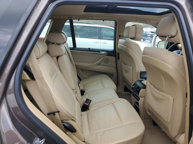 5UXZW0C53CL667692 - 2012 BMW X5 XDRIVE35D BROWN photo 11