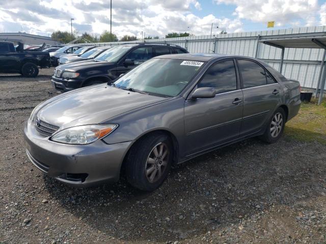 JTDBF30K320019445 - 2002 TOYOTA CAMRY LE GRAY photo 1