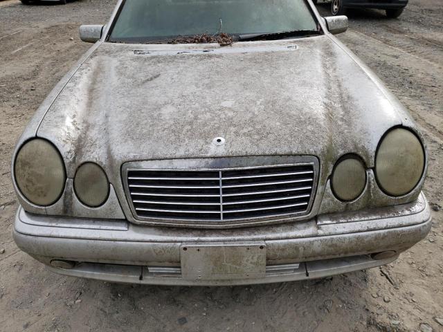 WDBJF72F6VA403493 - 1997 MERCEDES-BENZ E 420 SILVER photo 11