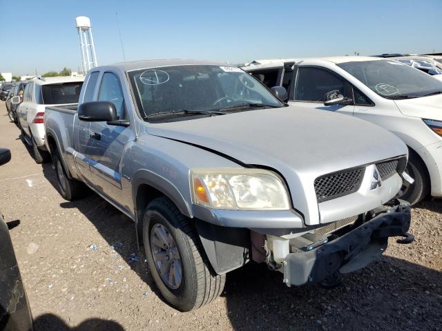 1Z7HC32K56S542688 - 2006 MITSUBISHI RAIDER DUROCROSS SILVER photo 4