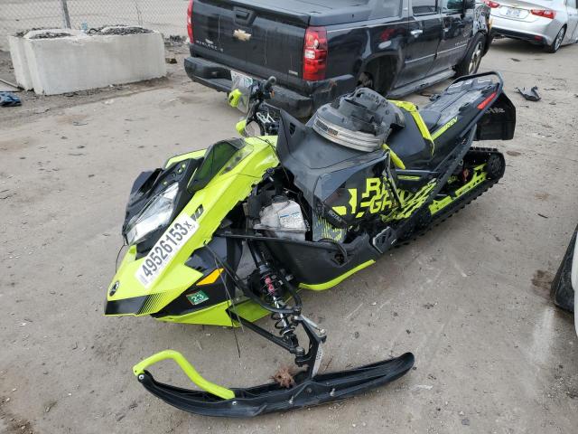 2BPSUWJEXJV000127 - 2018 SKI DOO RENEGADE YELLOW photo 2