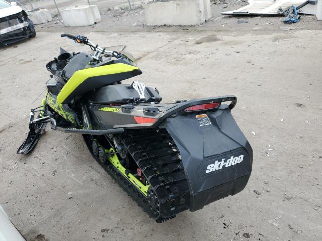 2BPSUWJEXJV000127 - 2018 SKI DOO RENEGADE YELLOW photo 3