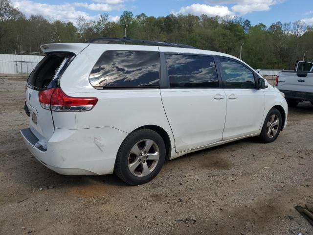 5TDKK3DC6CS271395 - 2012 TOYOTA SIENNA LE WHITE photo 3