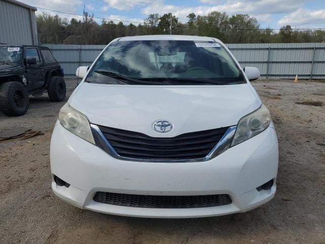 5TDKK3DC6CS271395 - 2012 TOYOTA SIENNA LE WHITE photo 5