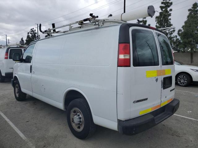 1GCGG25V261181101 - 2006 CHEVROLET EXPRESS G2 WHITE photo 2